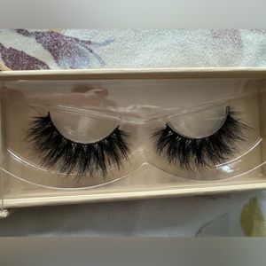Lesdomakeup lashes-Cristina